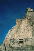 Kouzeln�kova pyramida, Uxmal, Mexiko