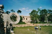 H�i�t� na hran� peloty, Uxmal, Mexiko